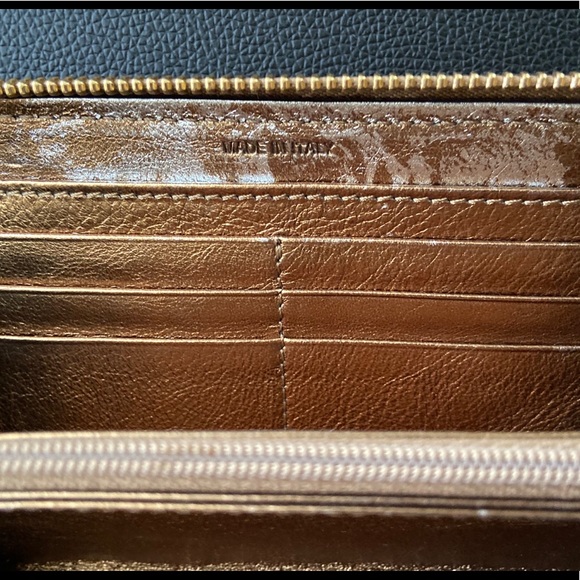 Burberry Gold ZIP Around Wallet - Picture 6 of 7